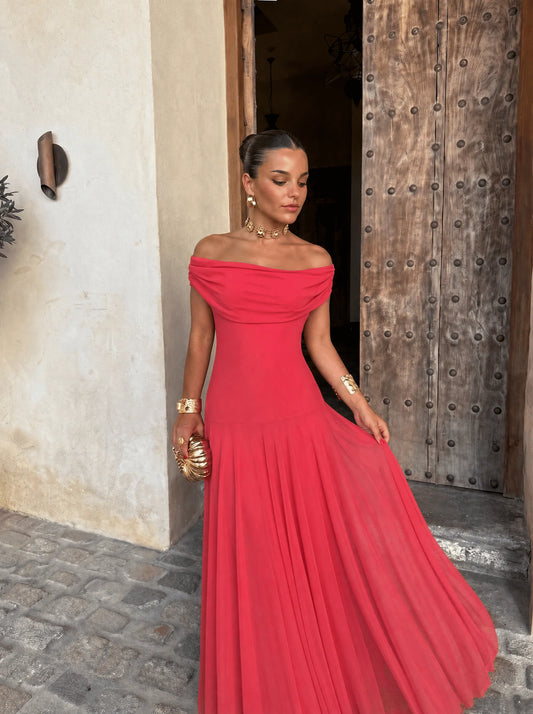Robe Signature – Élégance Asymétrique