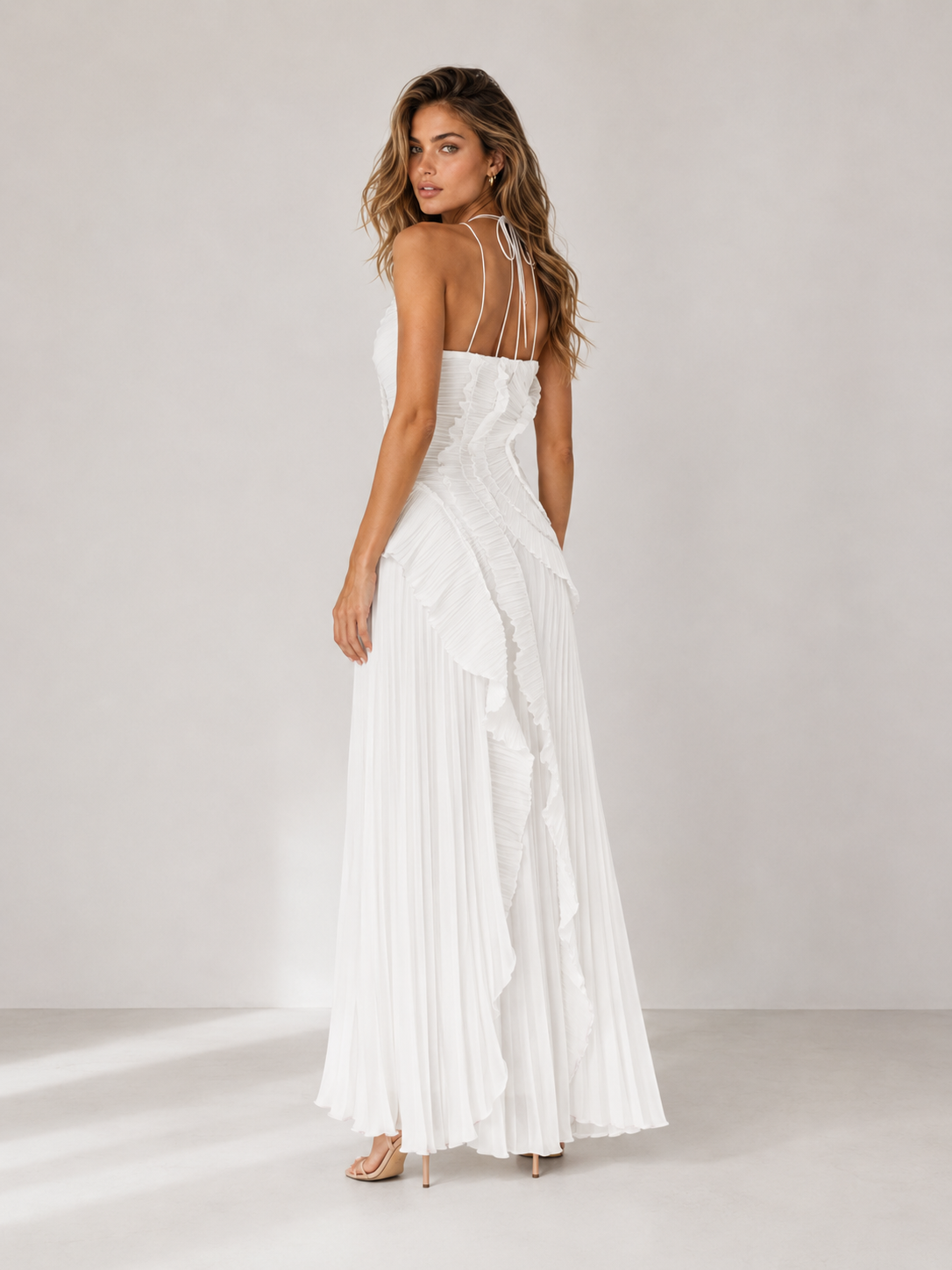 Robe Élise – Midi plissée asymétrique à col licou